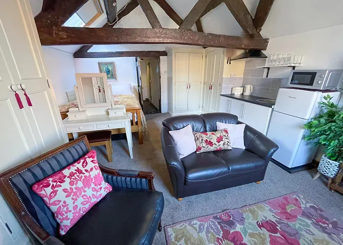 Lovely Self Equipped Studio - 3 Minutes Walk From Chester Centre