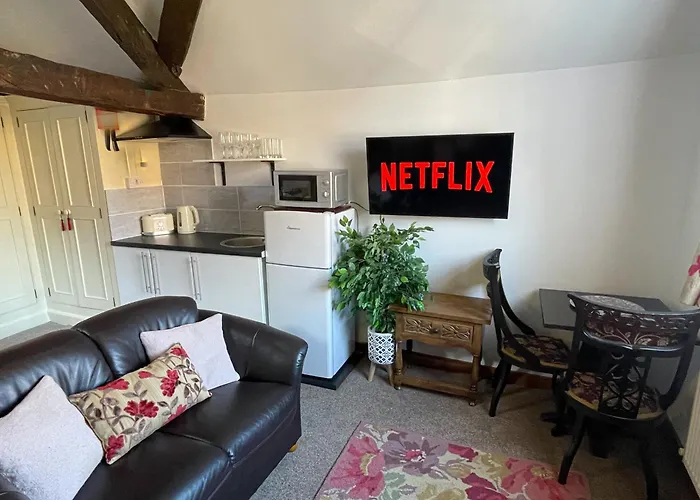 Lovely Self Equipped Studio - 3 Minutes Walk From Chester Centre