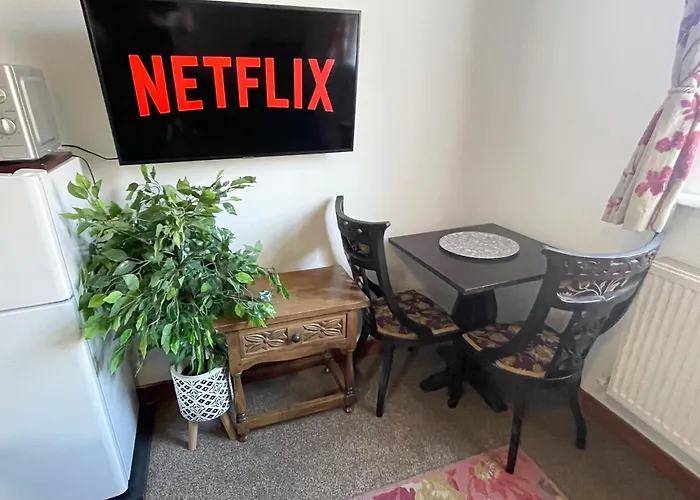 Lovely Self Equipped Studio - 3 Minutes Walk From Chester Centre