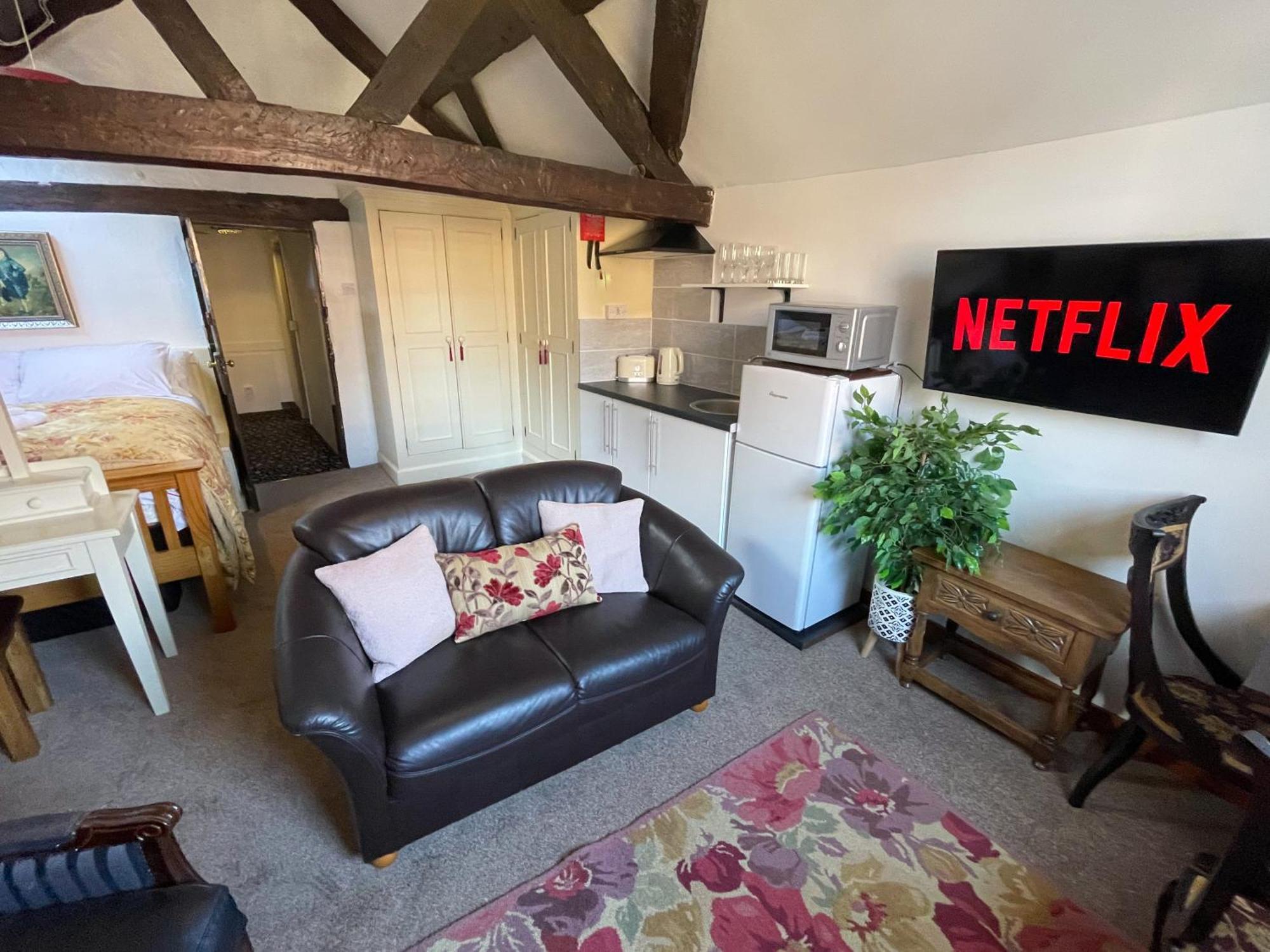 Lovely Self Equipped - 3 Minutes Walk From Centre Apartment Chester