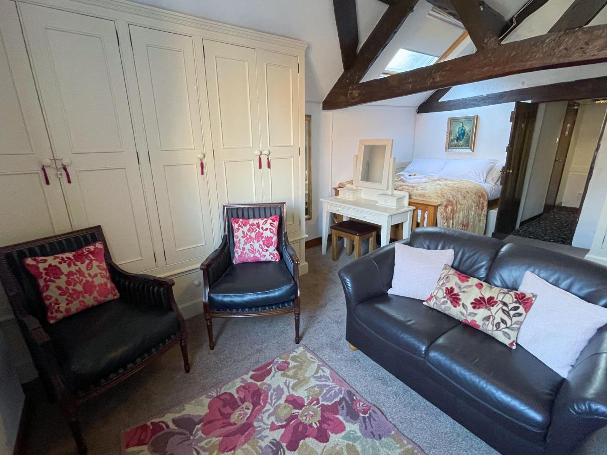 Lovely Self Equipped - 3 Minutes Walk From Centre Apartment *